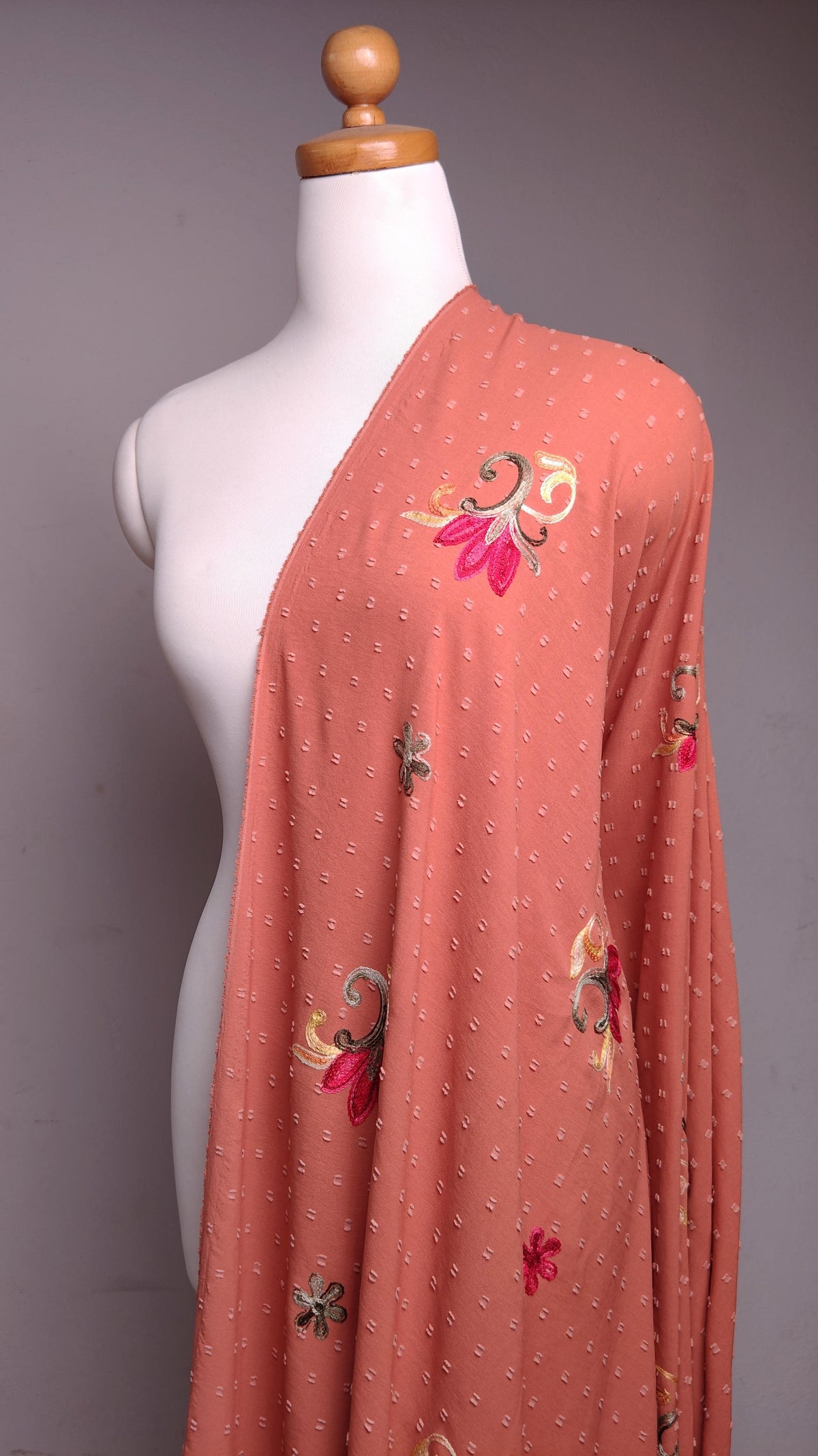 coupon 3 metres | tissu crepe brodée | été / printemp | pour robe | Prix pour le coupon entier